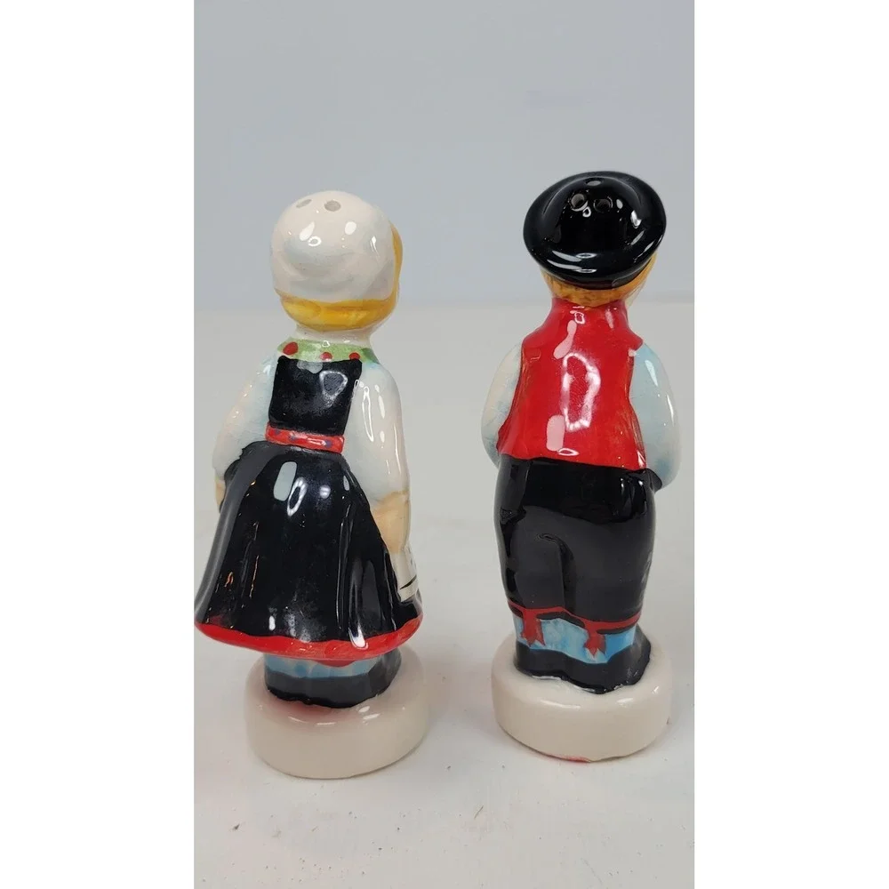 Vintage Dutch Boy and Girl Ceramic Salt and Pepper Shaker Set Folk Art Figurines